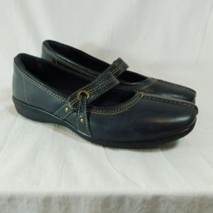 Clarks womens 9 Blue Leather Mary Janes Flat Shoes